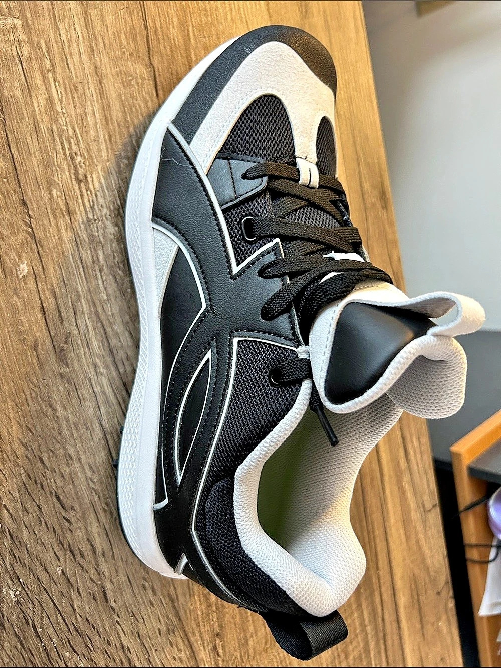 Under Armour Charged Commit TR 3 Men's Black & White US 12 Like New